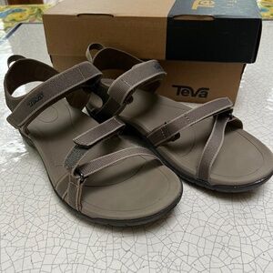 Teva Women's Verra Sandal - water resistant - color tan - size 8.5